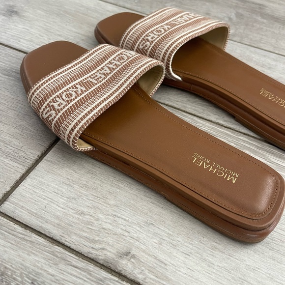 MICHAEL KORS Sandals Size 7.5 - Picture 2 of 3
